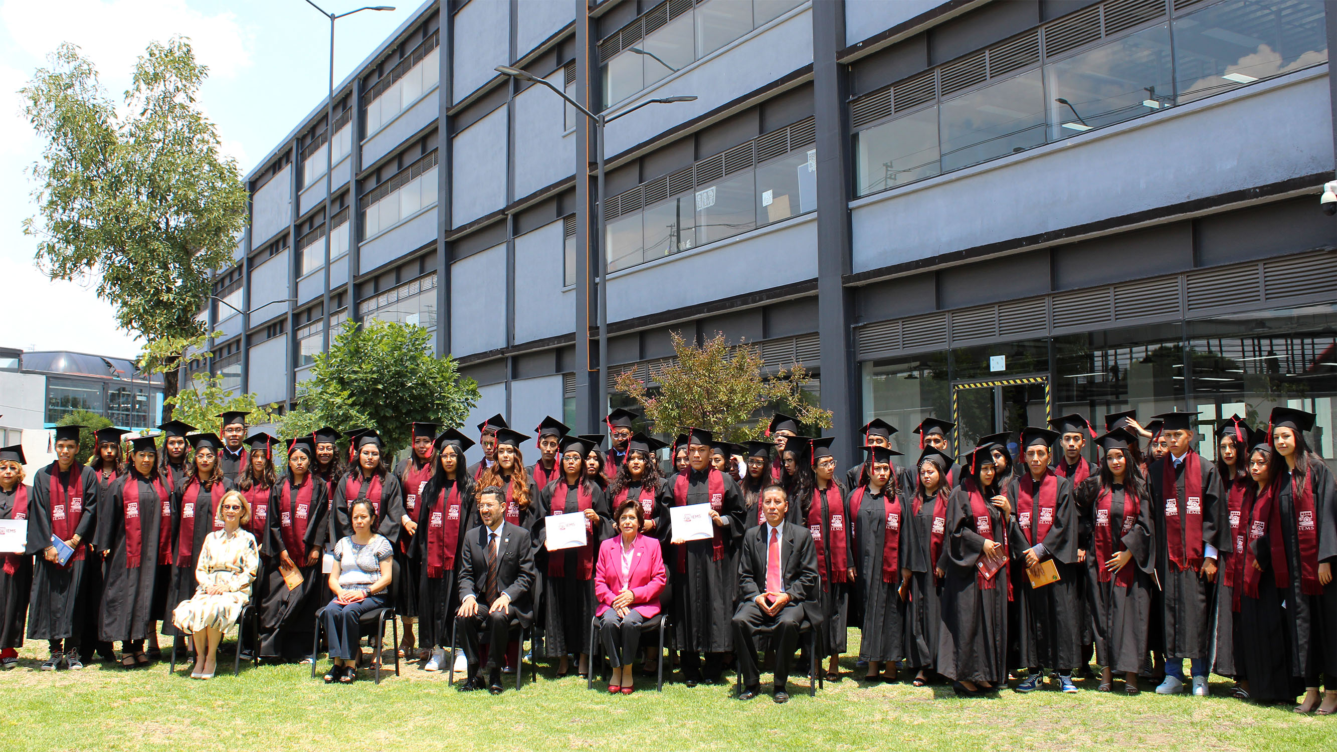 GRADUADOS.jpg
