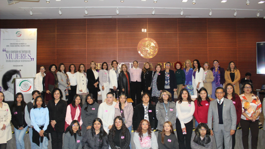Estudiantes del IEMS asisten al conversatorio “Hoy y siempre es tiempo de mujeres: 100 años de la lucha por la democracia” en el Senado de la República