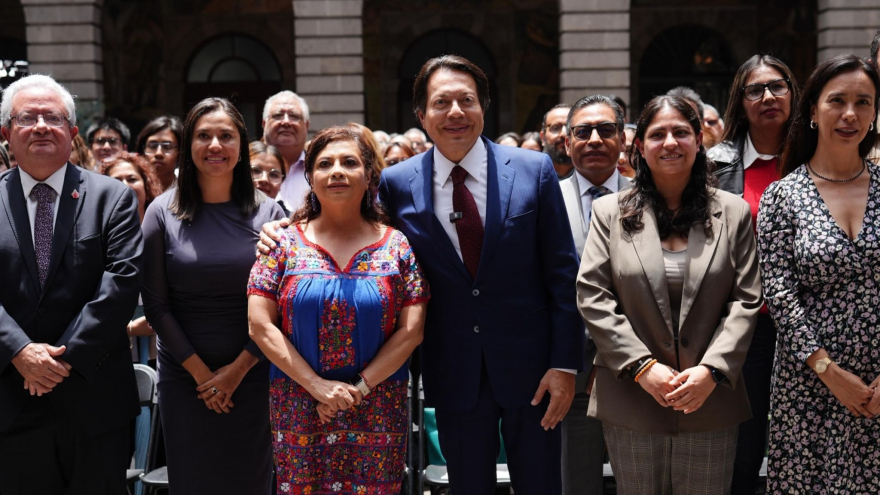 Entregan tarjetas del programa “La Escuela es Nuestra” a centros educativos de nivel medio superior en la Ciudad de México