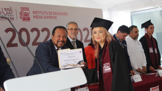 Emotiva ceremonia de egreso en el Plantel Iztapalapa V "José Ma. Pérez Gay"